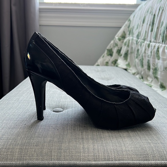 Women’s Black Heels | Size 8.5 - Picture 5 of 6